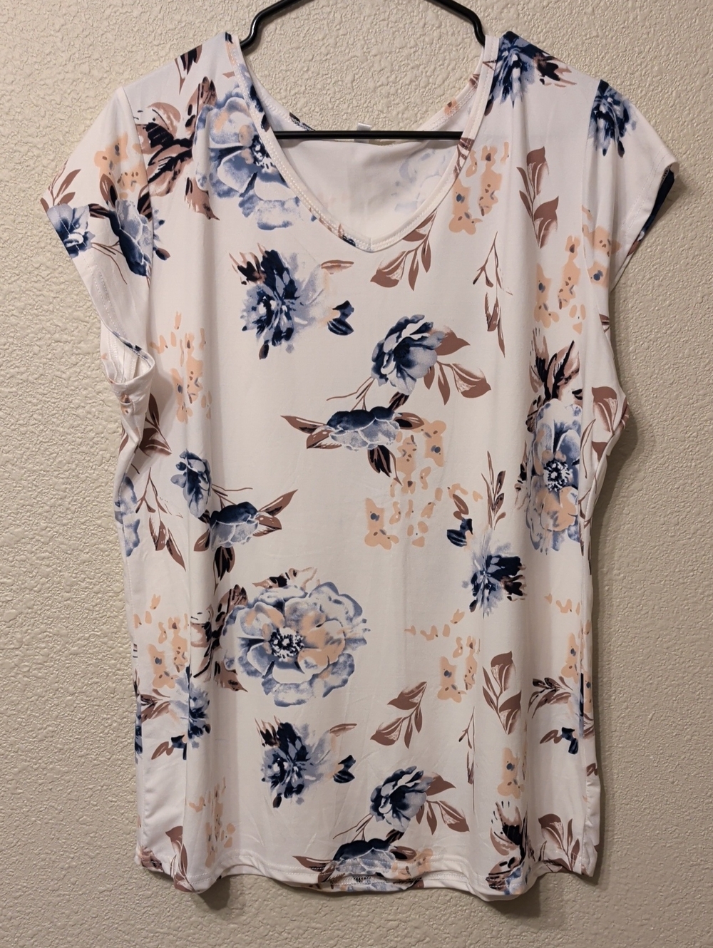 Source Unknown White Short Sleeve V-Neck Top with Navy & Beige Floral Print